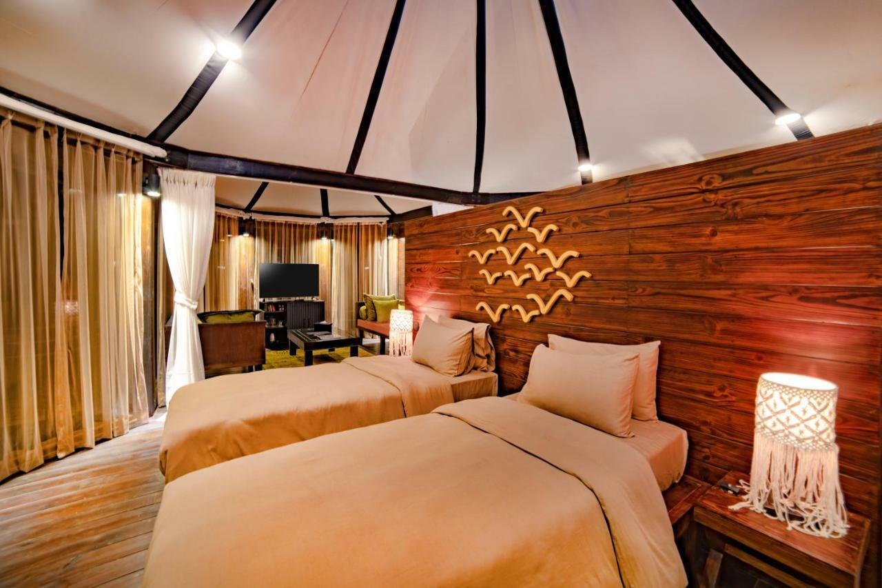 The Pavilions Himalayas Lake View ポカラ エクステリア 写真
